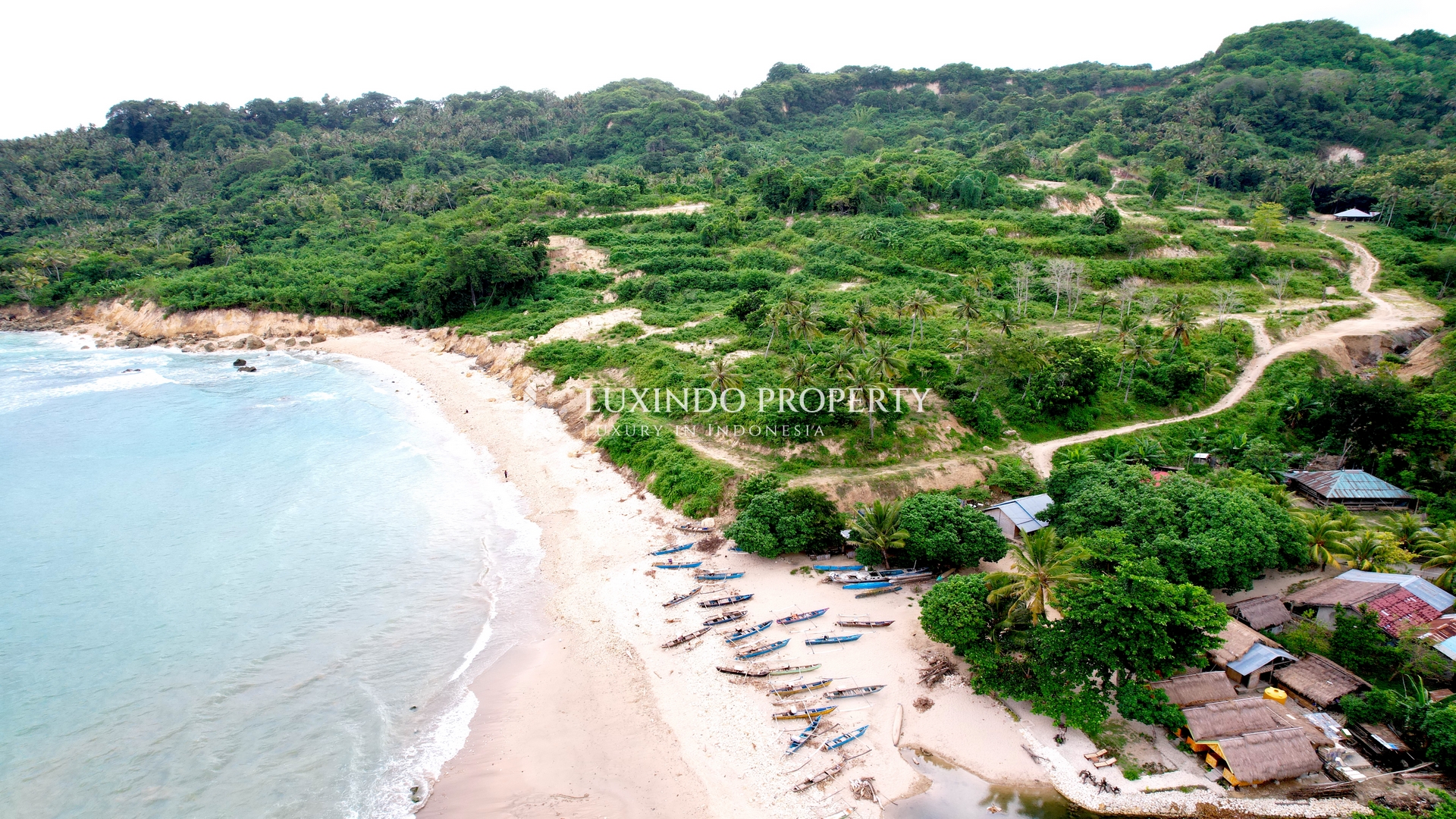 SUMBA - BEACHFRONT LAND WITH SURF SPOT IN WANOKAKA (FHL524) 